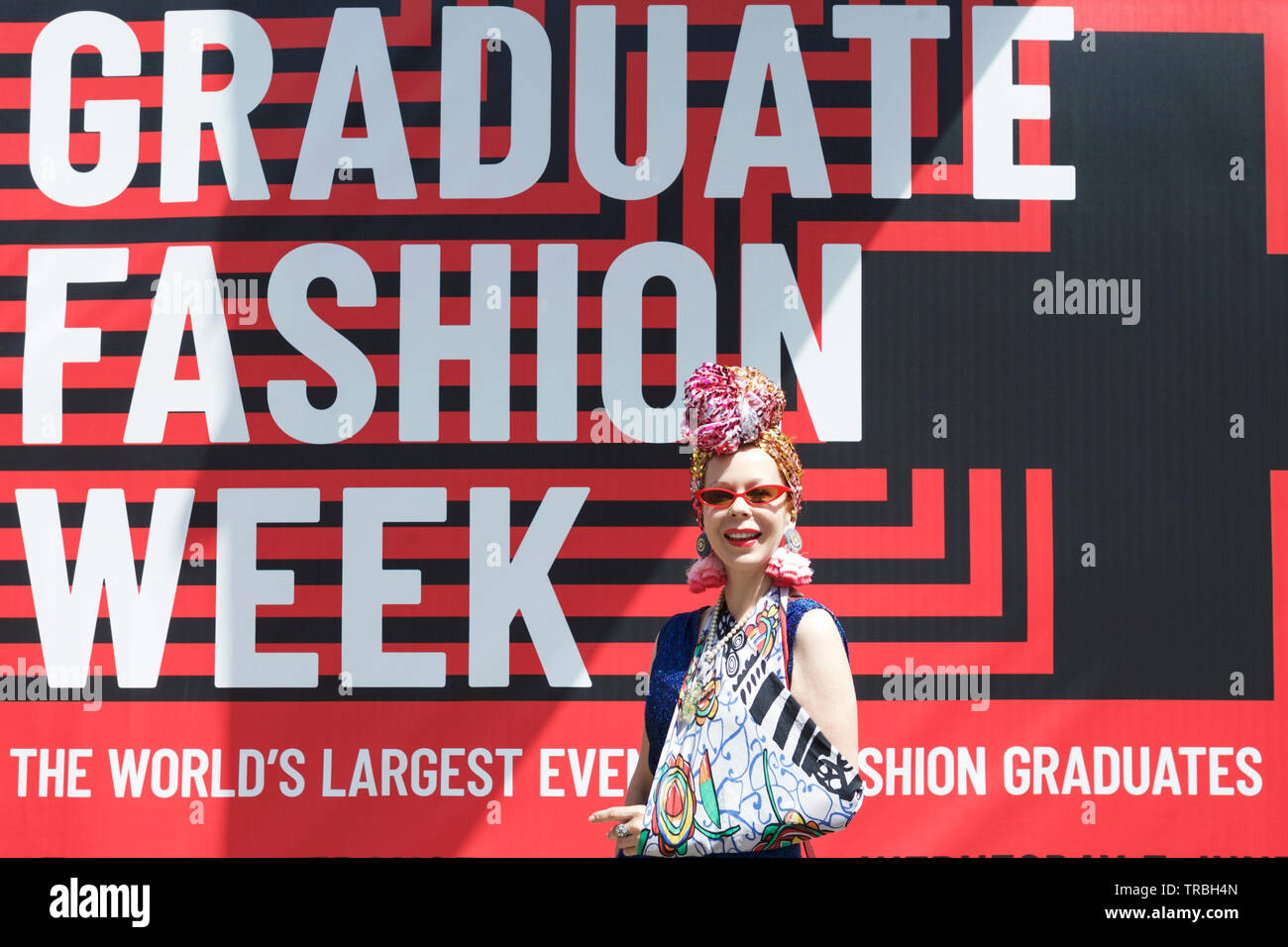 Graduate Fashion Week, Londres, Reino Unido. Desfile de la Semana de la Moda. Foto de stock