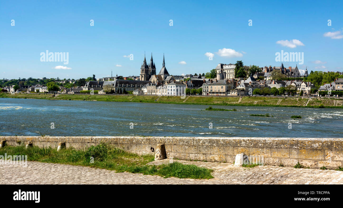 Vista de la Loire , de la ciudad de Blois, Loir-et-Cher, Center-Val departamento de Loire, Francia, Europa Foto de stock