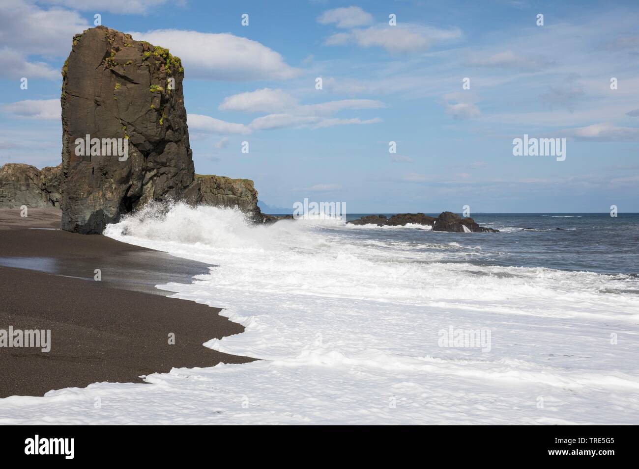 En la playa cerca de Laekjavik negro en la parte oriental de Islandia, Islandia Foto de stock