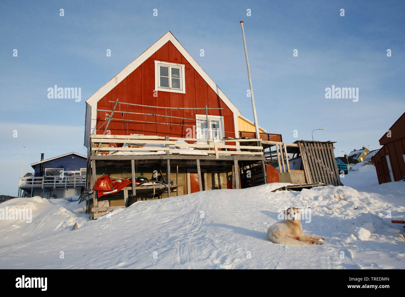 Casa de bastidor en la nieve, Groenlandia Foto de stock