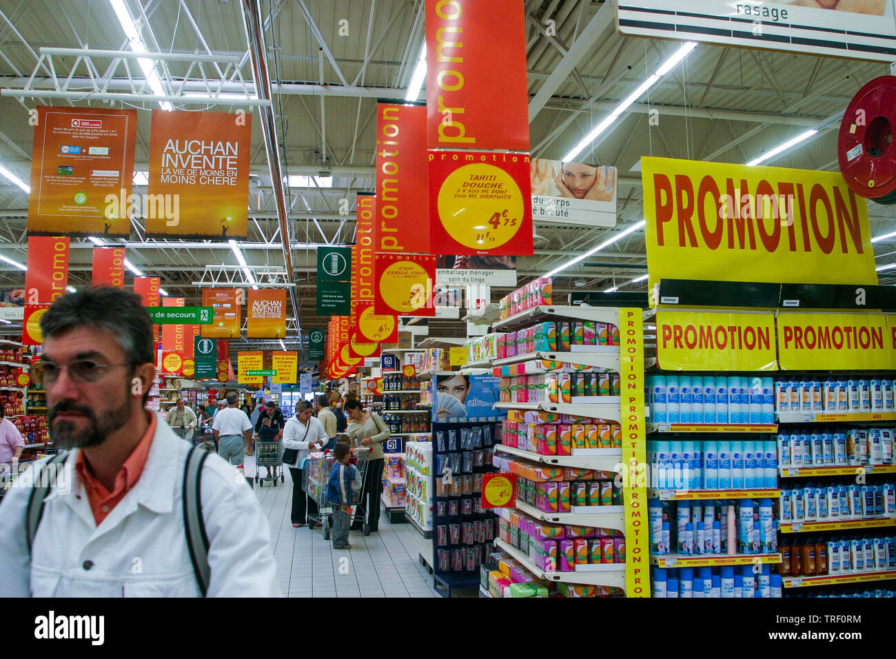 Hipermercados Auchan, vista general, Ecully, Francia Foto de stock