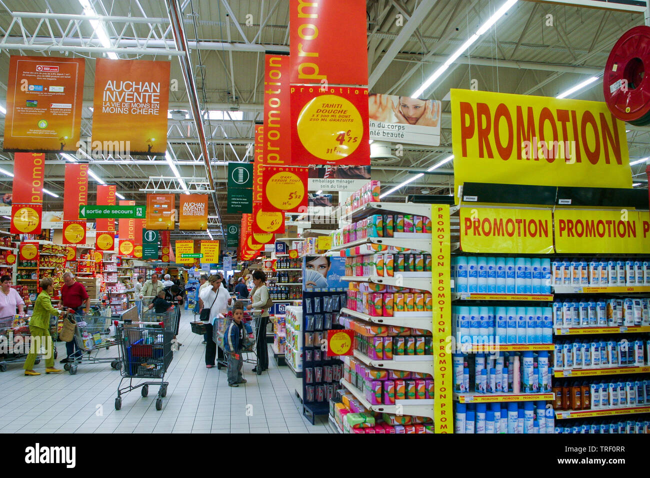 Hipermercados Auchan, vista general, Ecully, Francia Foto de stock