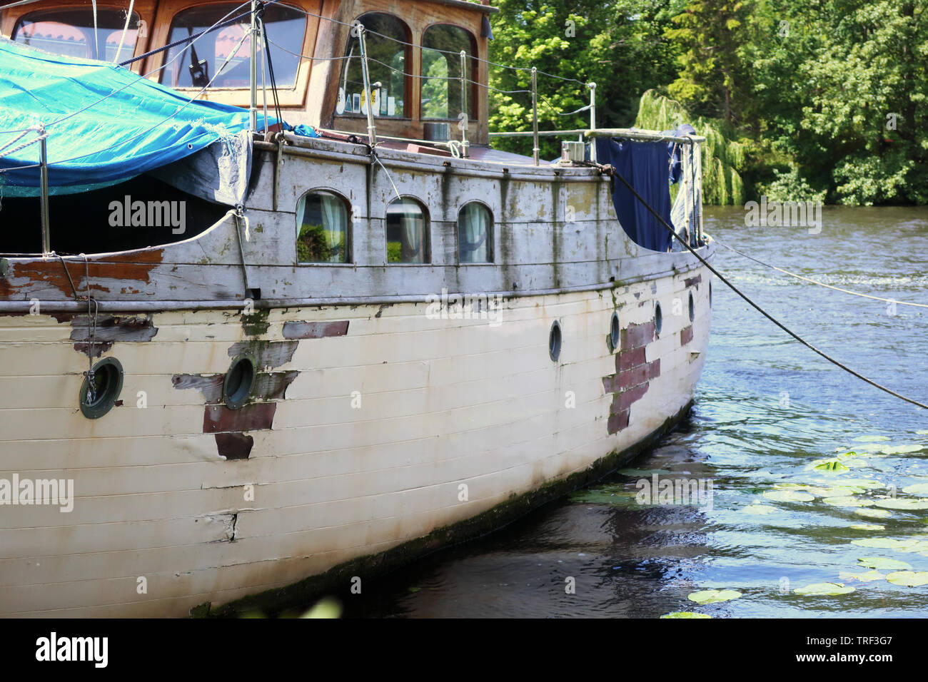 Antiguo barco rústico en la isla de kaag holland Foto de stock