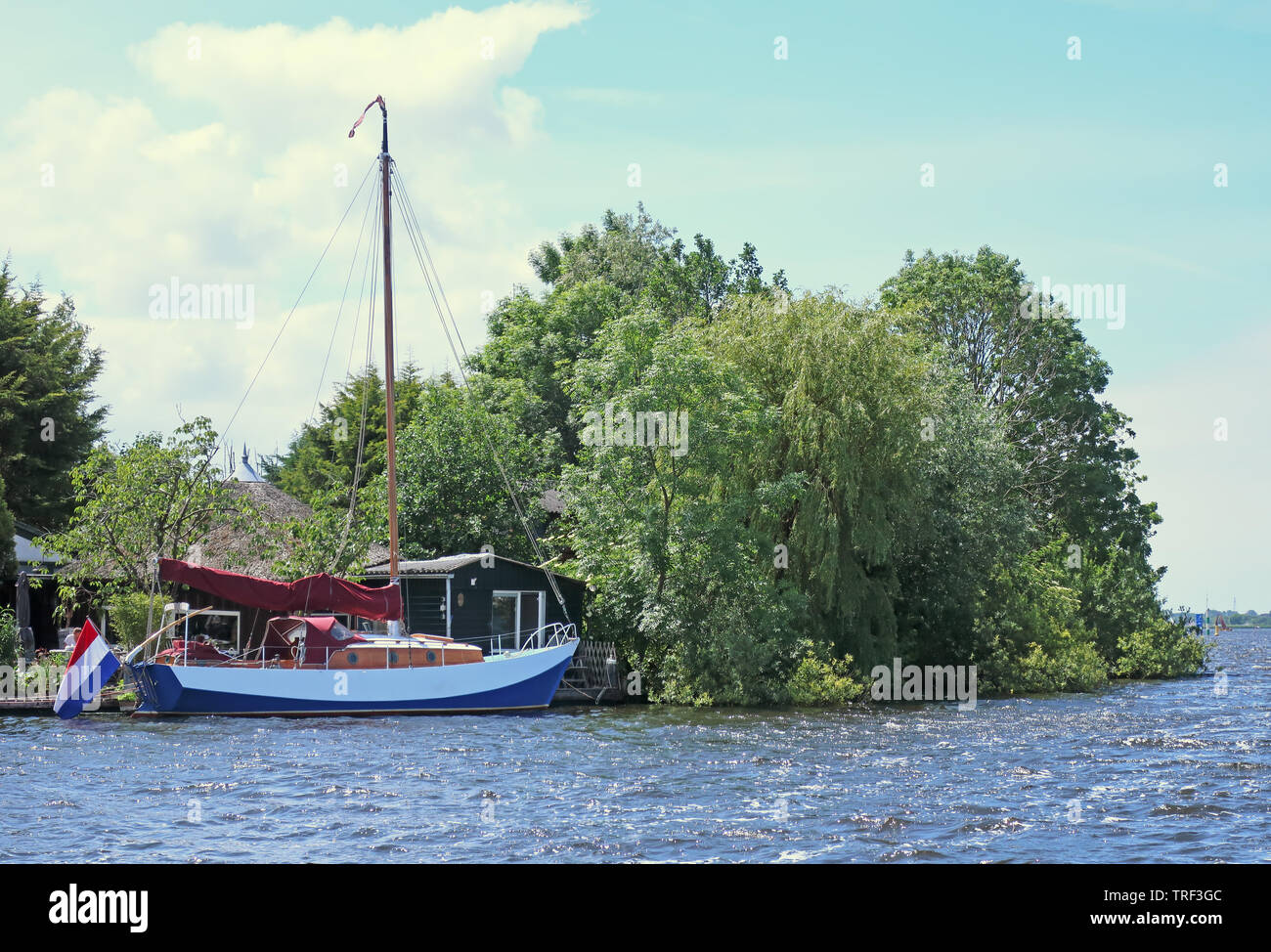 Barco holandés en las aguas de la isla de kaag Foto de stock