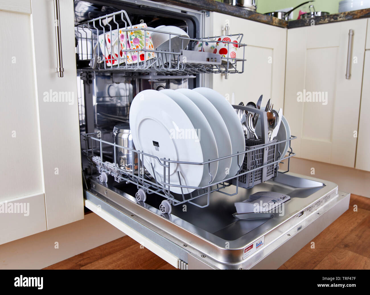 Limpiar lavavajillas Foto de stock