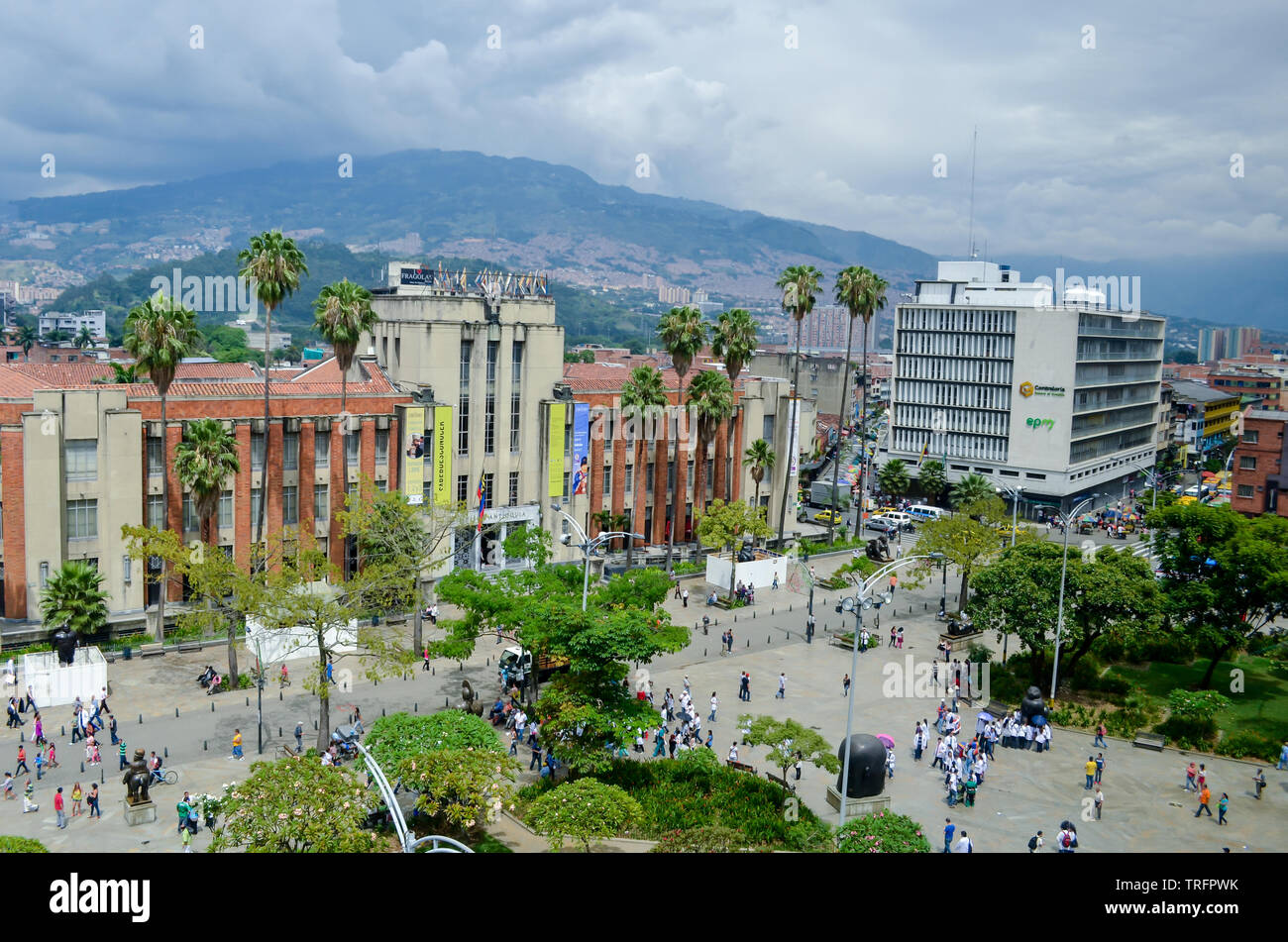 Vista de la Plaza Botero en Medellín, una atracción que no debe dejar de ver en Medellín Foto de stock