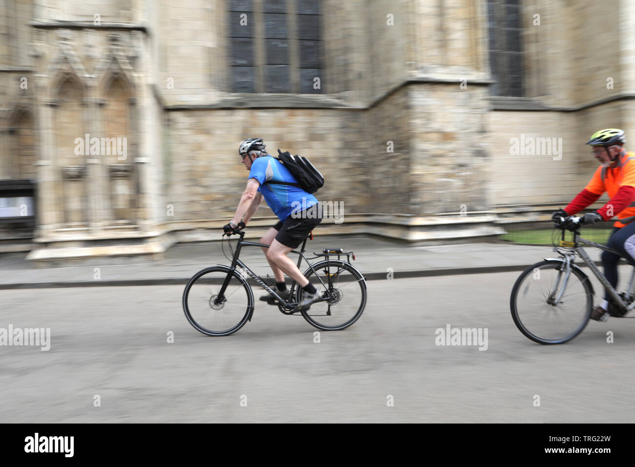 Ciclista, del centro de York. Foto de stock