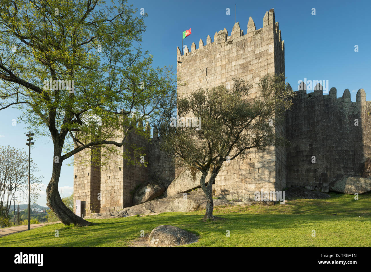 Ewell giratorio Ídolo El Castillo de Guimarães, Braga, Portugal Fotografía de stock - Alamy