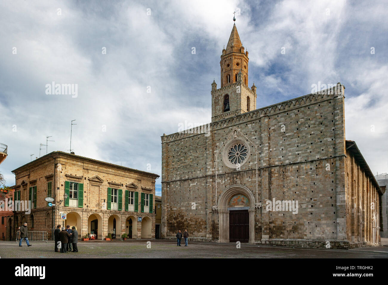 La Basílica de Santa Maria Assunta. Atri, Abruzos Foto de stock