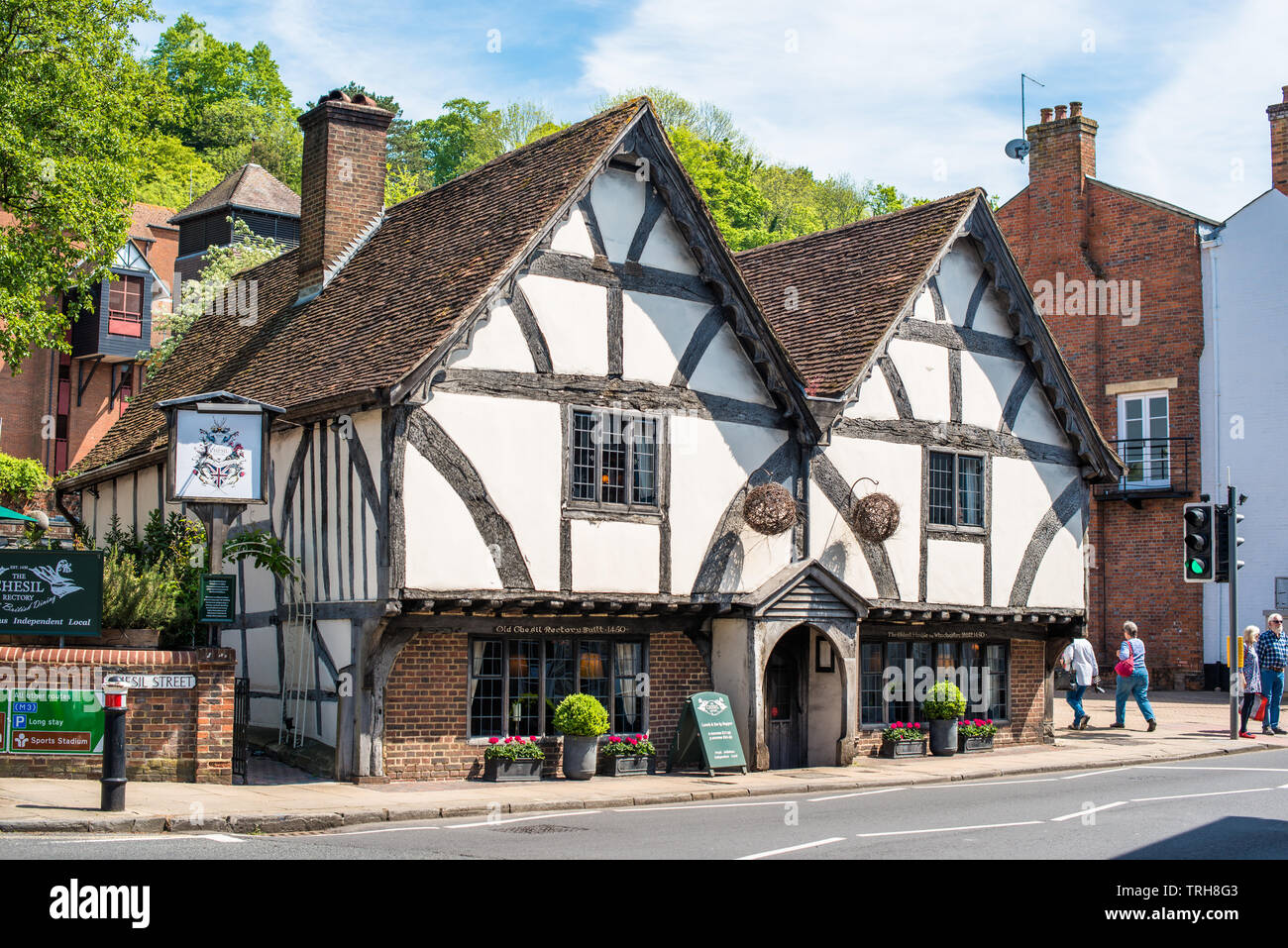 La antigua casa rectoral de Cheil construido en 1450, es un edificio de entramado de madera medievales ahora alberga un restaurante en Winchester, Hampshire, Inglaterra, Reino Unido. Foto de stock