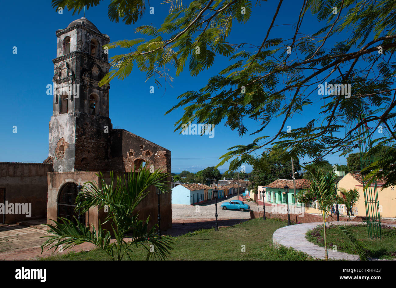 Iglesia abandonada a las afueras del centro de Trinidad en la isla de Cuba, Caribe Foto de stock