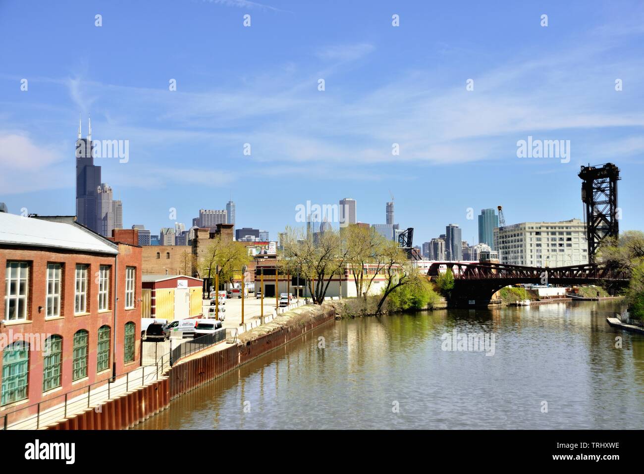 Chicago, Illinois, Estados Unidos. El Brazo Sur del Río Chicago en la parte sur de la ciudad. El río fluye a través de un gran volumen de zonas industriales. Foto de stock