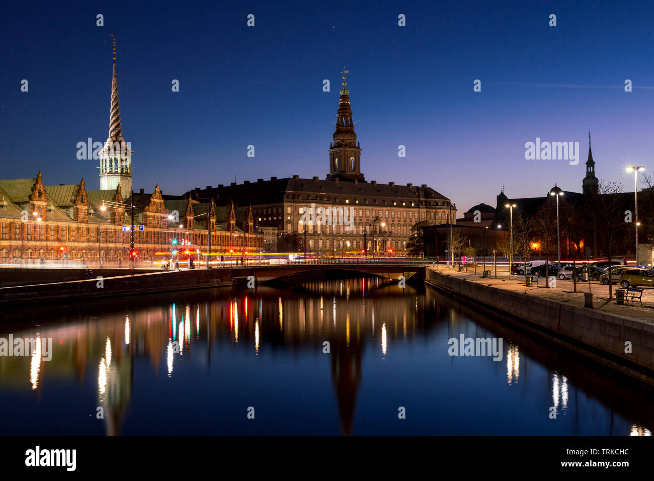 Vista de la ciudad de Copenhague en el Palacio de Christianborg, al atardecer Foto de stock