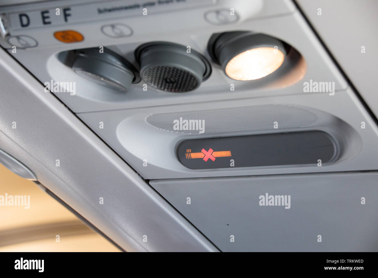 Luces de cabina de pasajeros del avión, luces de advertencia y