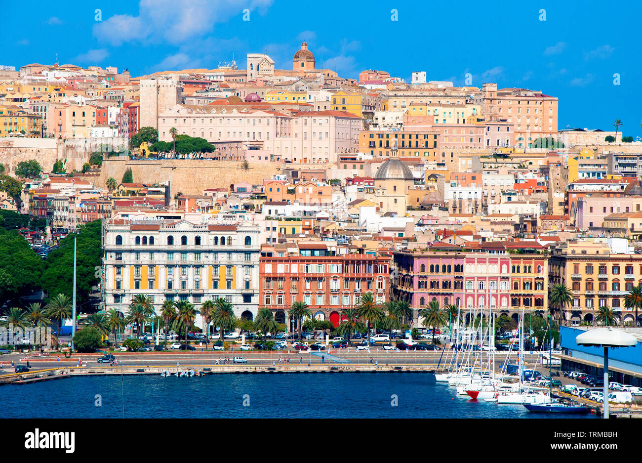 Puerto de Cagliari, Cerdeña, Italia Fotografía de stock - Alamy