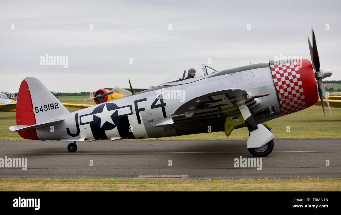 República P-47D Thunderbolt (G-THUN) a Daks sobre Normandía Airshow en el Museo Imperial de la guerra, Duxford para conmemorar el 75º aniversario del Día D Foto de stock