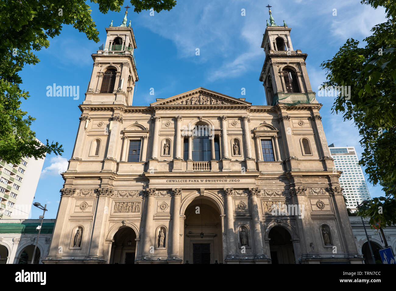 La Iglesia de todos los Santos en Varsovia en Polonia, la arquitectura renacentista del siglo XIX, la ciudad histórica. Foto de stock