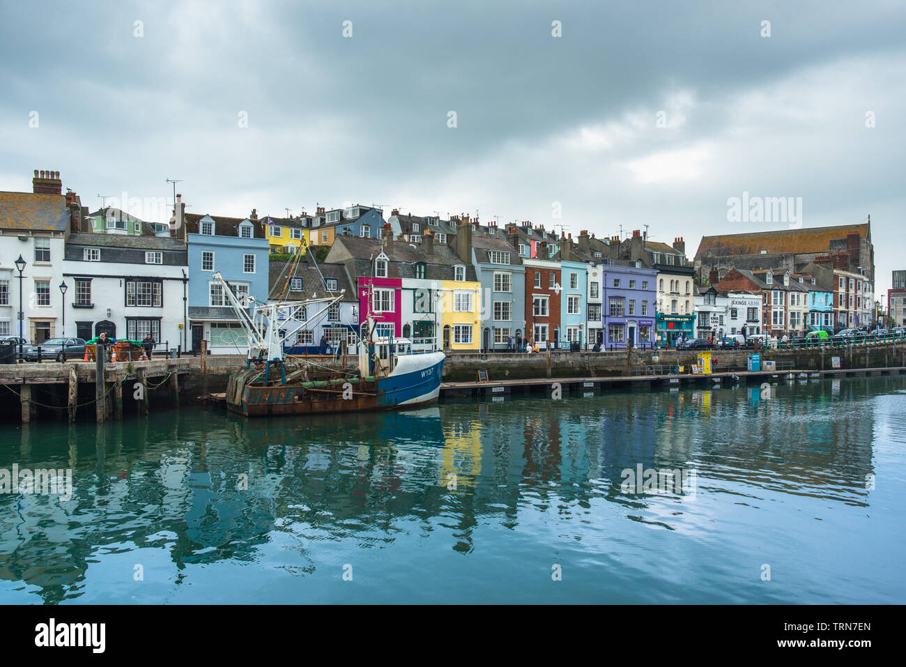 Weymouth Harbour (Puerto Antiguo) o un puerto pintoresco con 17th-century waterfront en la ciudad costera de Weymouth en Dorset, sur de Inglaterra. En el Reino Unido. Foto de stock