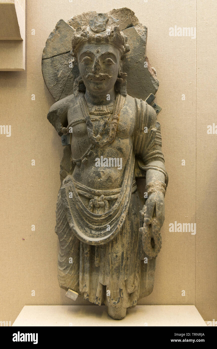 Bodhisattva esquisto gris. 2ª-5ª siglo. Central de Gandhara. Departamento de arqueología y museos, Pakistán Foto de stock