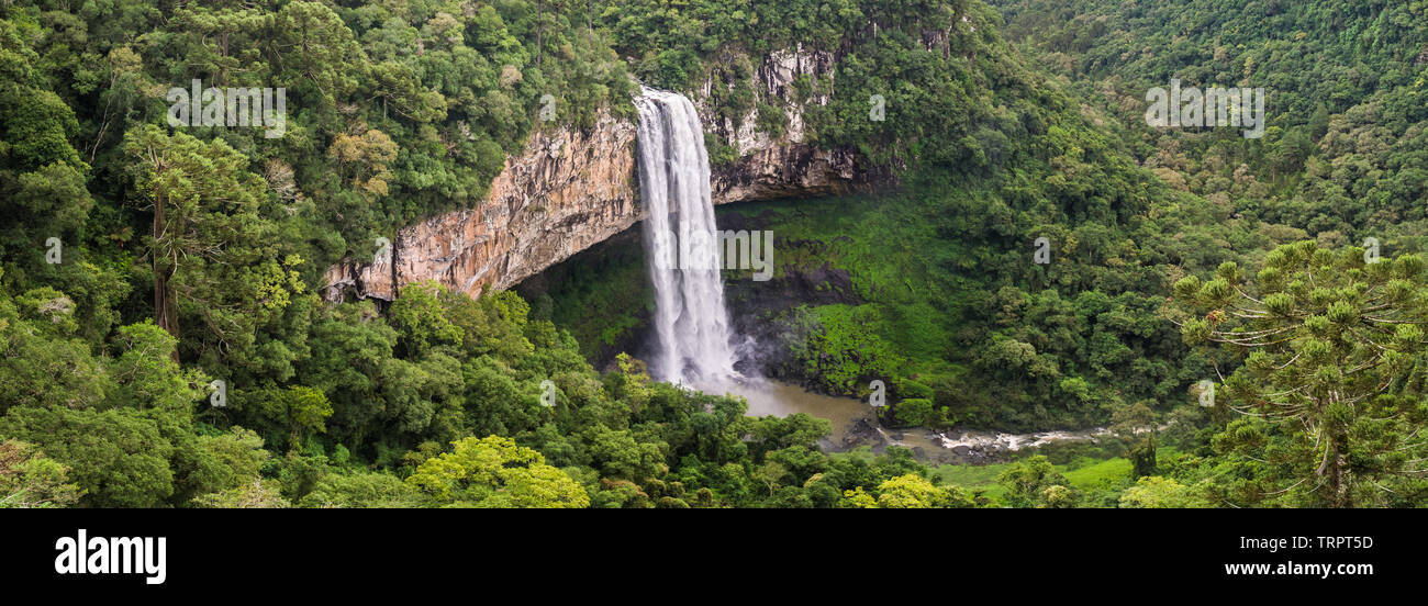 Hermosa vista de Caracol Caracol Cascada (cascada) - Canela - Rio Grande do  Sul - Brasil Fotografía de stock - Alamy