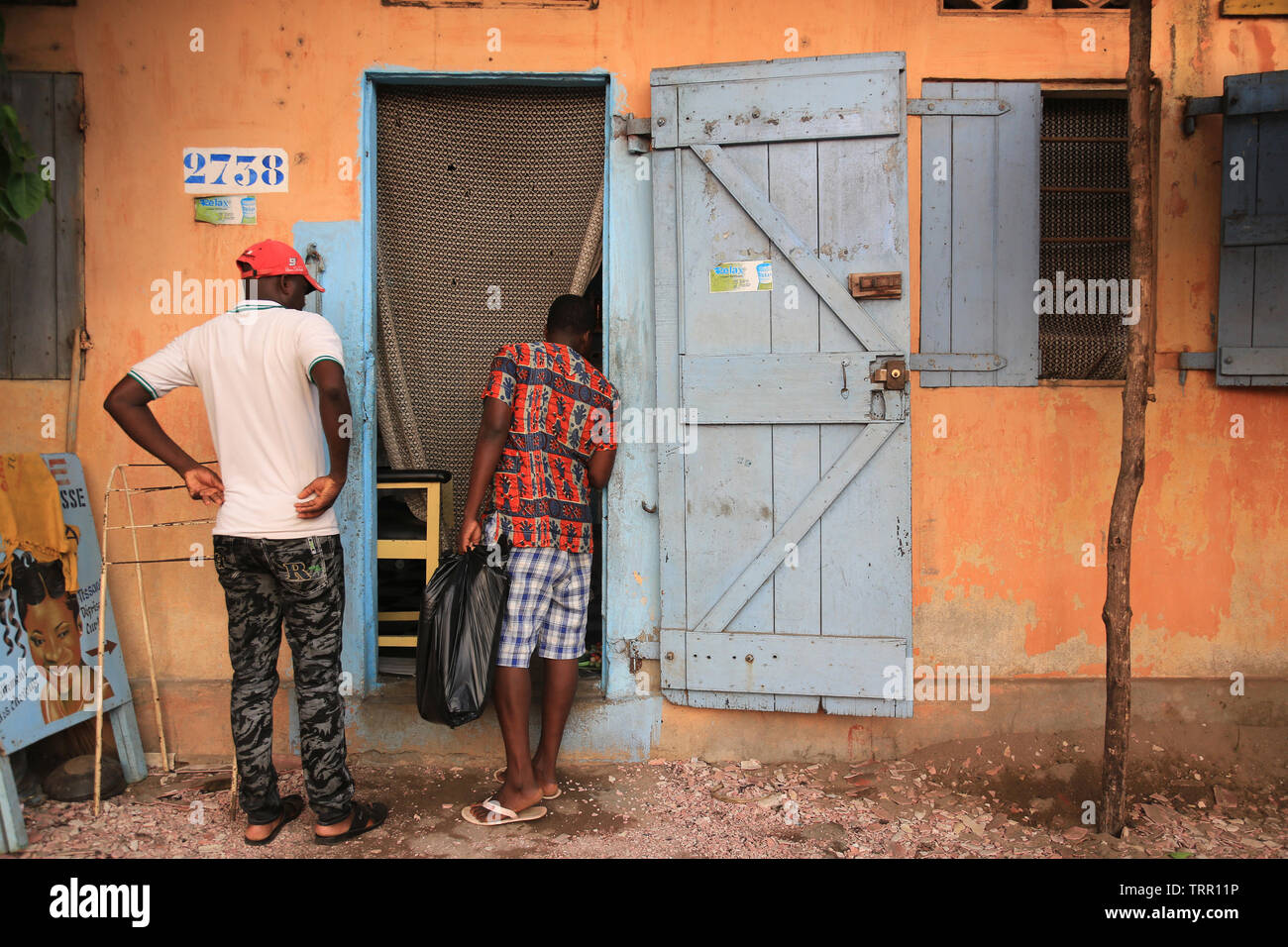 Salon de coiffure. Lomé. Togo. Afrique de l'Ouest. Foto de stock