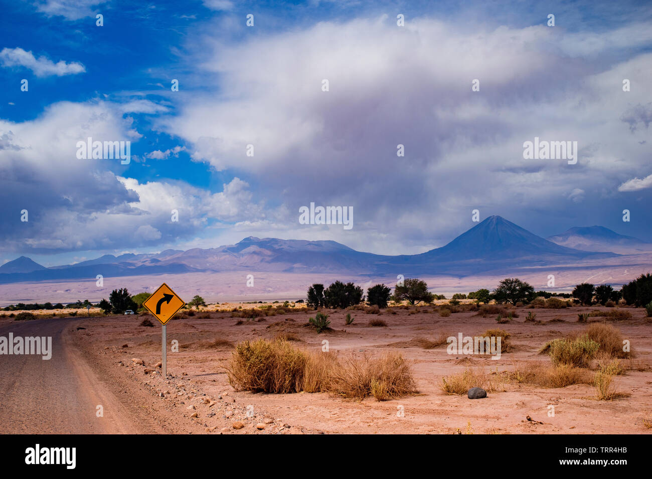 Variado paisaje desértico cerca de San Pedro de Atacama Foto de stock