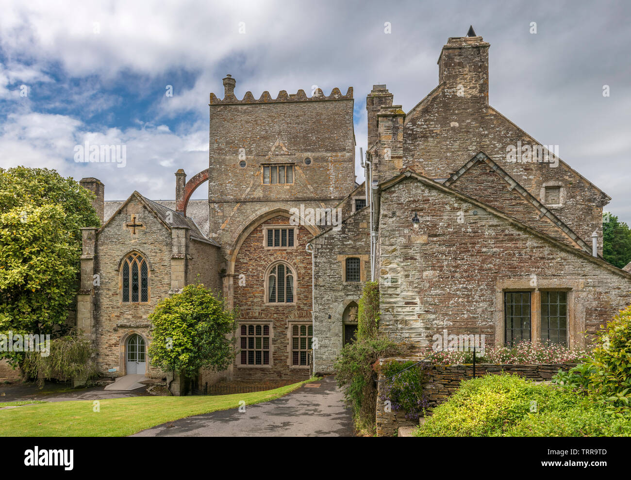 Comenzando como una abadía cisterciense, Buckland Abbey fue luego convertida en una casa cada hogar de Sir Richard Grenville y Sir Francis Drake. Nowada Foto de stock