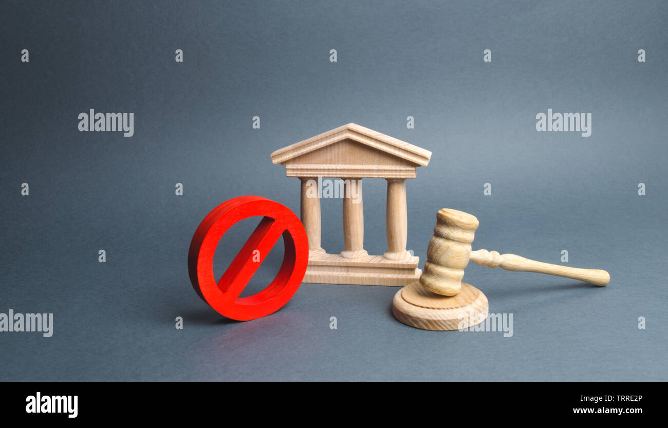 Courthouse con martillo y signo del juez NO. concepto de censura y la  producción de las restricciones y leyes de restricción. Las leyes anti- popular, usurpa Fotografía de stock - Alamy