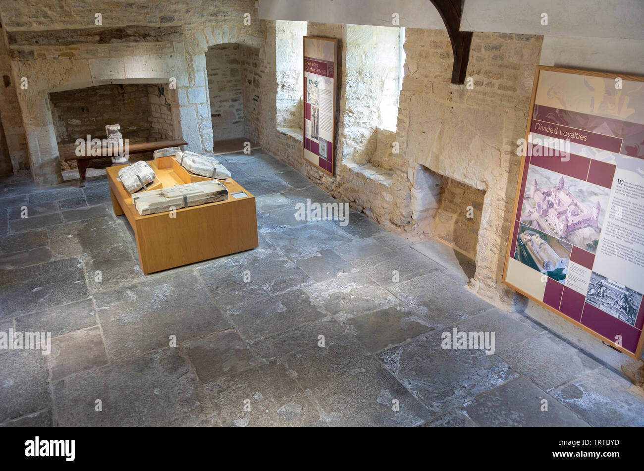 Farleigh Hungerford Castle, Somerset, Inglaterra, Reino Unido - la Casa del Sacerdote interior Foto de stock