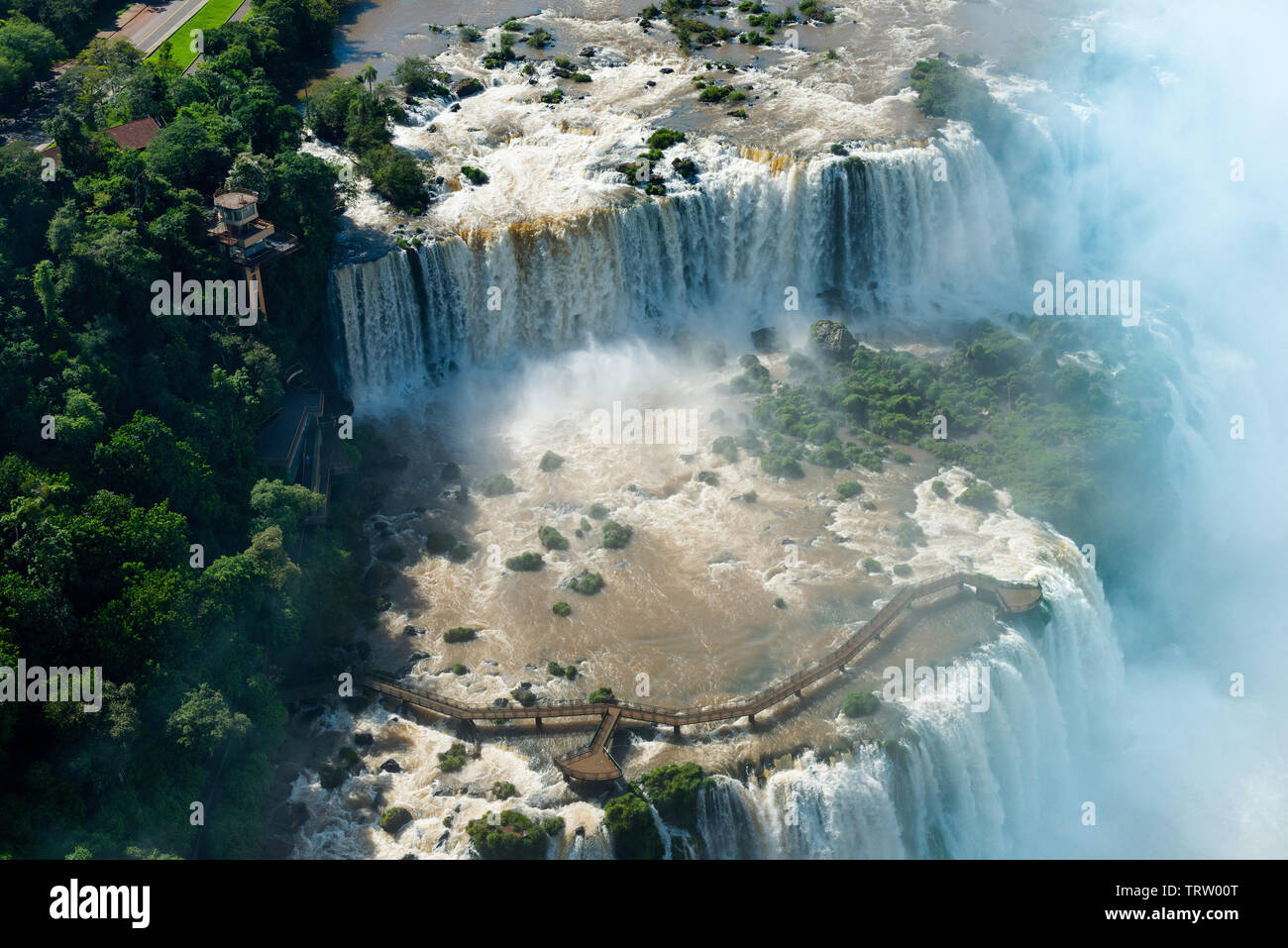 Vista aérea de las Cataratas de Iguazú en la frontera de Argentina y Brasil Foto de stock