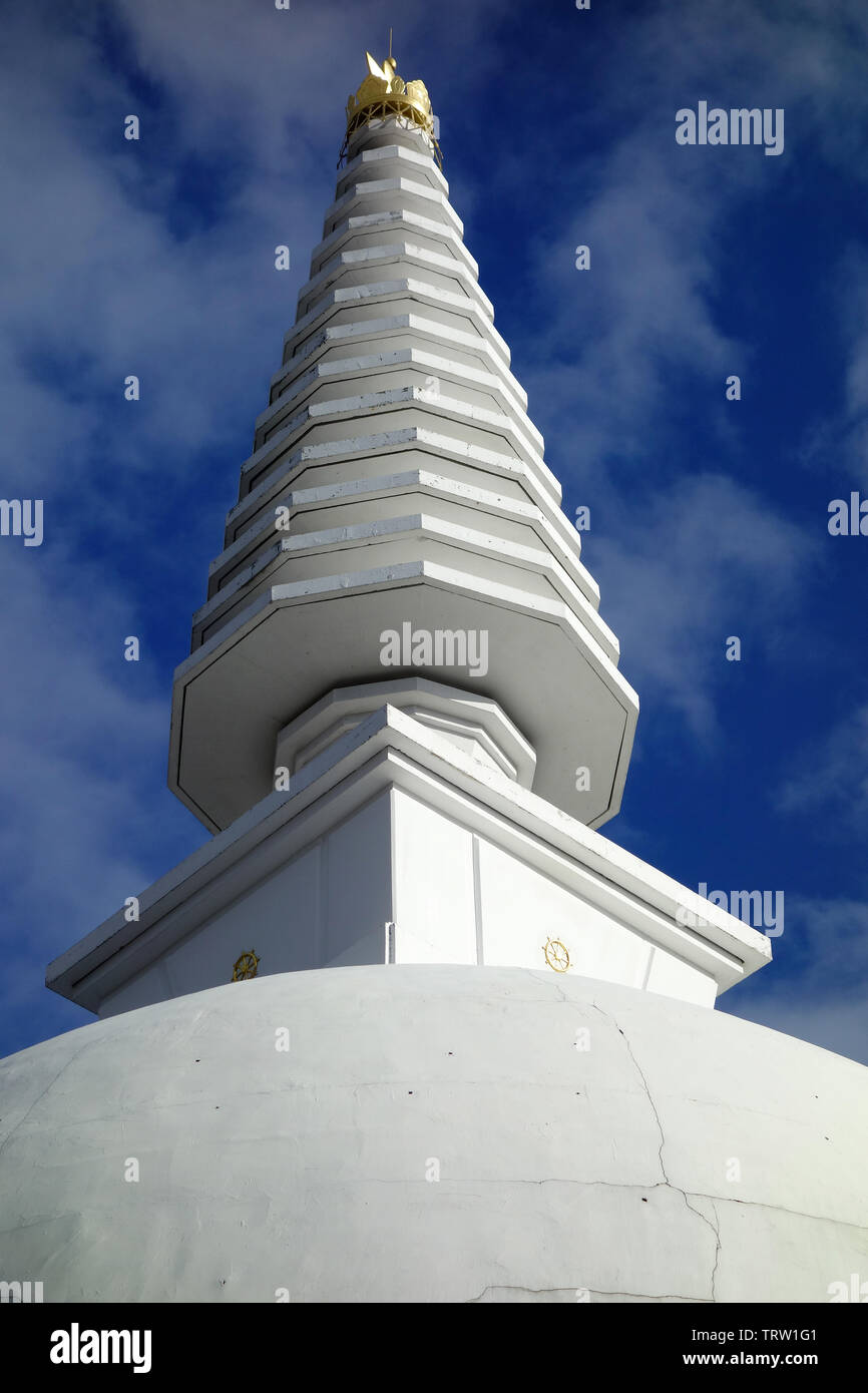 Stupa, paz, Friedens-Stupa Béke-sztúpa, Zalaszántó, Hungría. El 14º Dalai Lama, Taco Gyaco, personalmente inaugurarlo el 17 de junio de 1993. Foto de stock