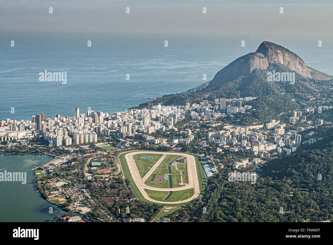 Vista de la ciudad y el Jockey Club de la Montaña de Corcovado. Rio de Janeiro, Rio de Janeiro, Brasil. Foto de stock