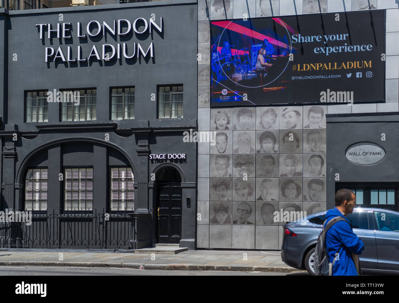 London Palladium stage door y la pared de la fama en Great Marlborough Street, Londres, Reino Unido Foto de stock
