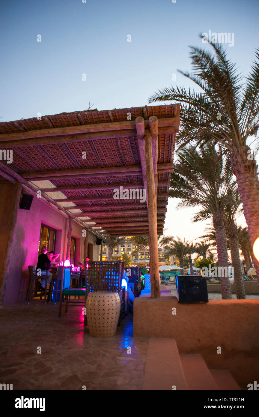 La barra Turquoiz Regis en la Isla de Saadiyat, en Abu Dhabi, Emiratos Árabes Unidos. Foto de stock
