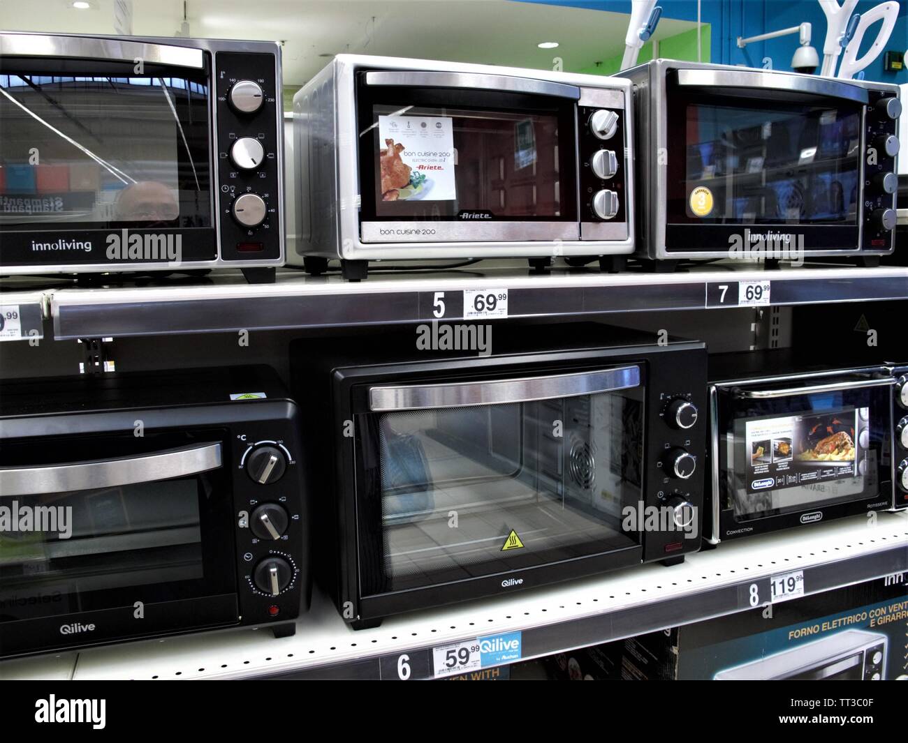 Microwave ovens fotografías e imágenes de alta resolución - Alamy
