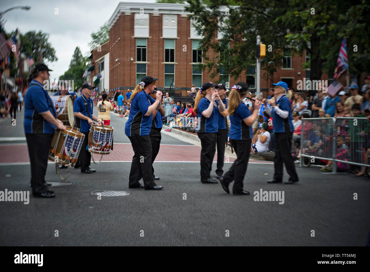 Cuerpo de tambores callejeros fotografías e imágenes de alta resolución