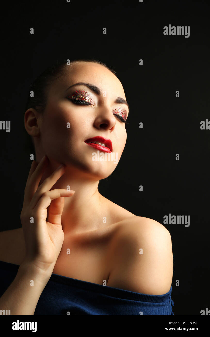 Dark eye makeup fotografías e imágenes de alta resolución - Página 9 - Alamy