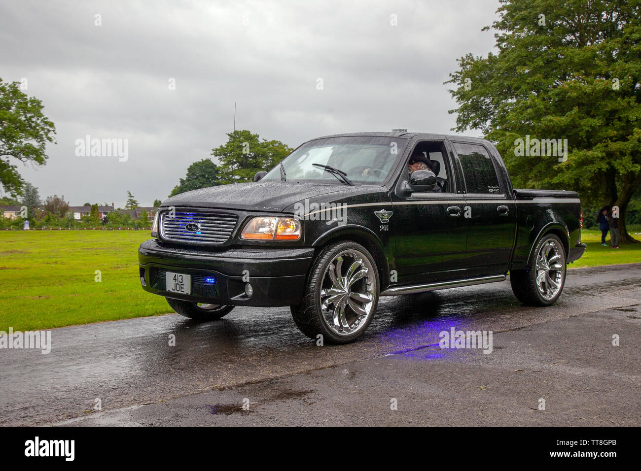 2003 Ford F150 negro 5400cc muscle car doble-taxi recoger en el festival de  verano de Leyland Fotografía de stock - Alamy