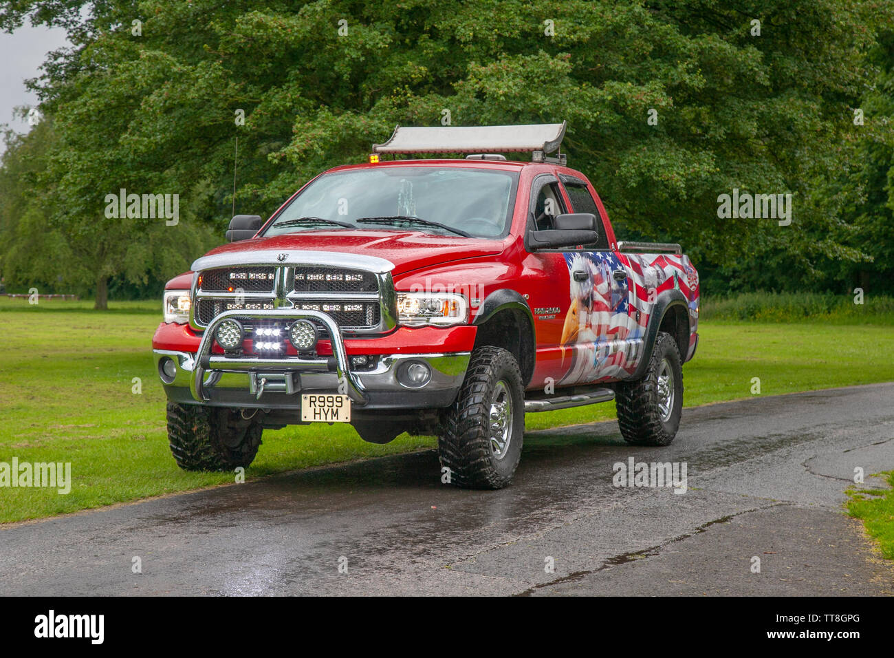 2004 rojo Dodge Ram 1500 Truck USA. Popular vintage, viejo clásico  coleccionable veteranos super coches, futuros clásicos modernos en el  festival de verano de Leyland Fotografía de stock - Alamy