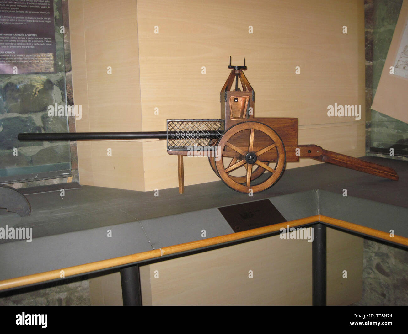 Exposición de inventos de LEONARDO DA VINCI, -Cannon, Vinci, Italia  Fotografía de stock - Alamy
