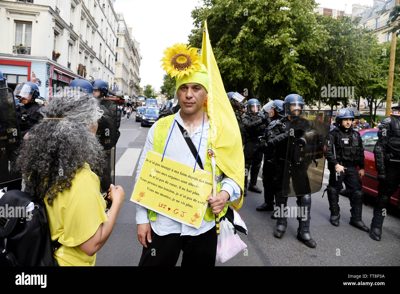 31 sábado de protesta para los chalecos amarillos - París - Francia Foto de stock