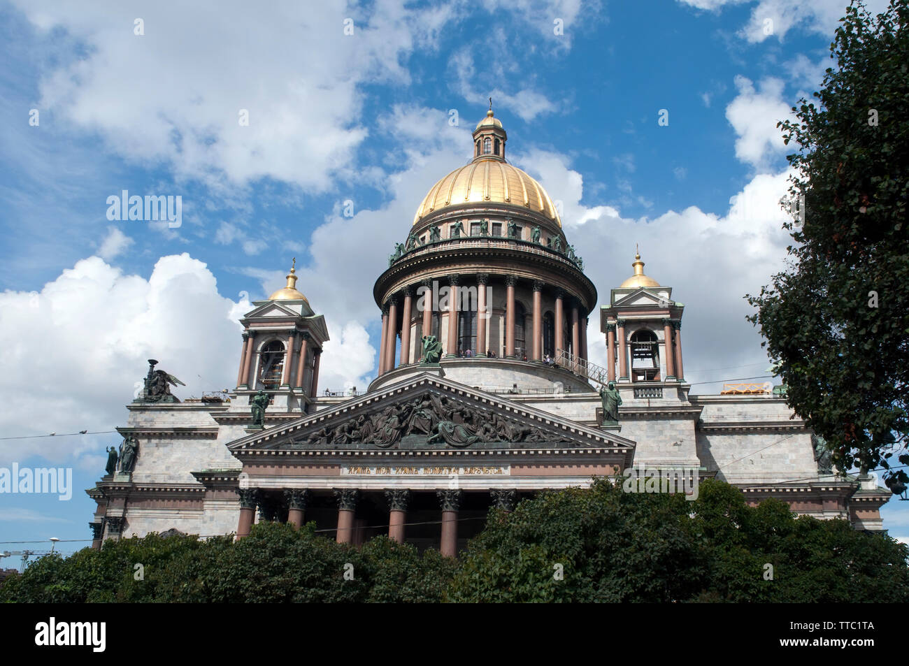 San Petersburgo, Rusia, vista del sur del pórtico de la Catedral de San Isaac o Isaakievskiy Sobor de park traducción al inglés ruso: Mi casa shal Foto de stock