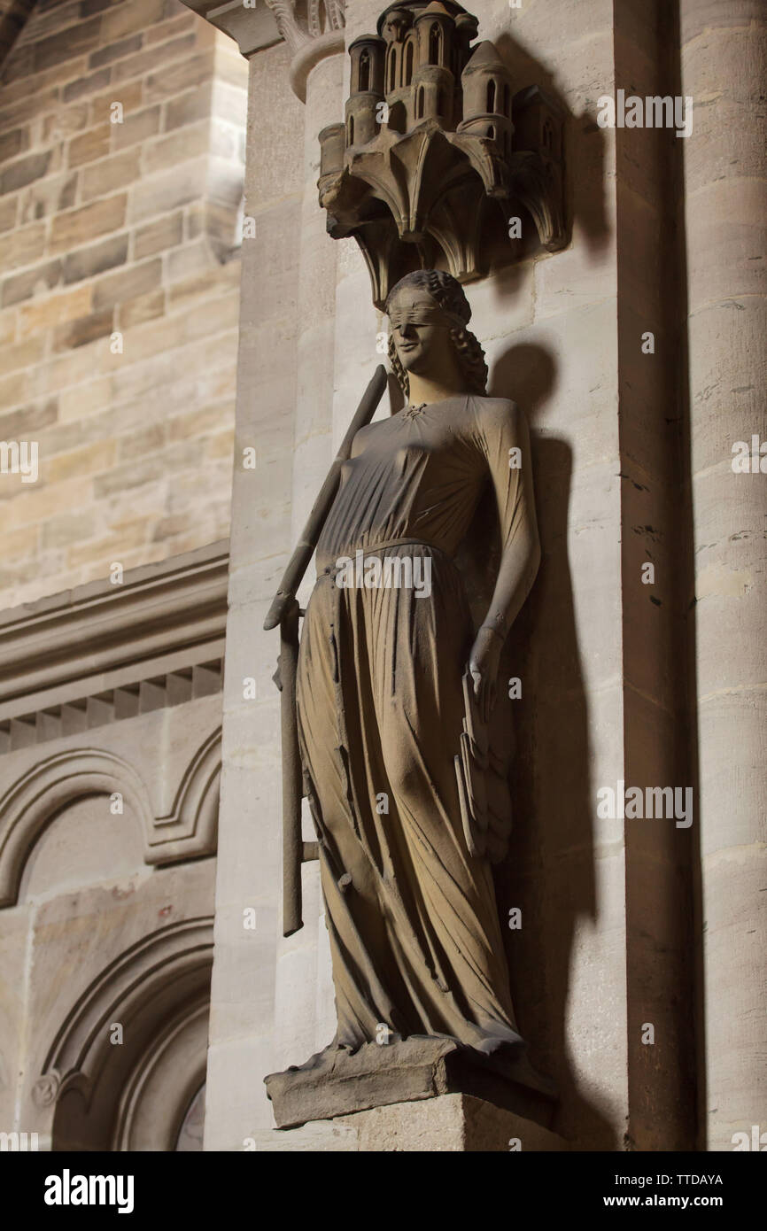 Estatua gótica de la Synagoga en la Catedral de Bamberg (Bamberger Dom) en Bamberg, Superior Franconia, Alemania. Foto de stock