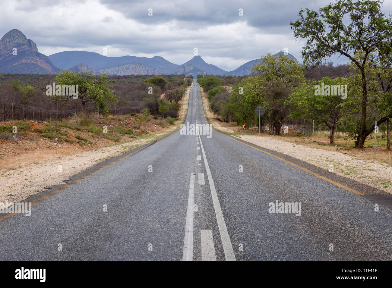 Carretera en providencia Limpopo Sudáfrica Foto de stock