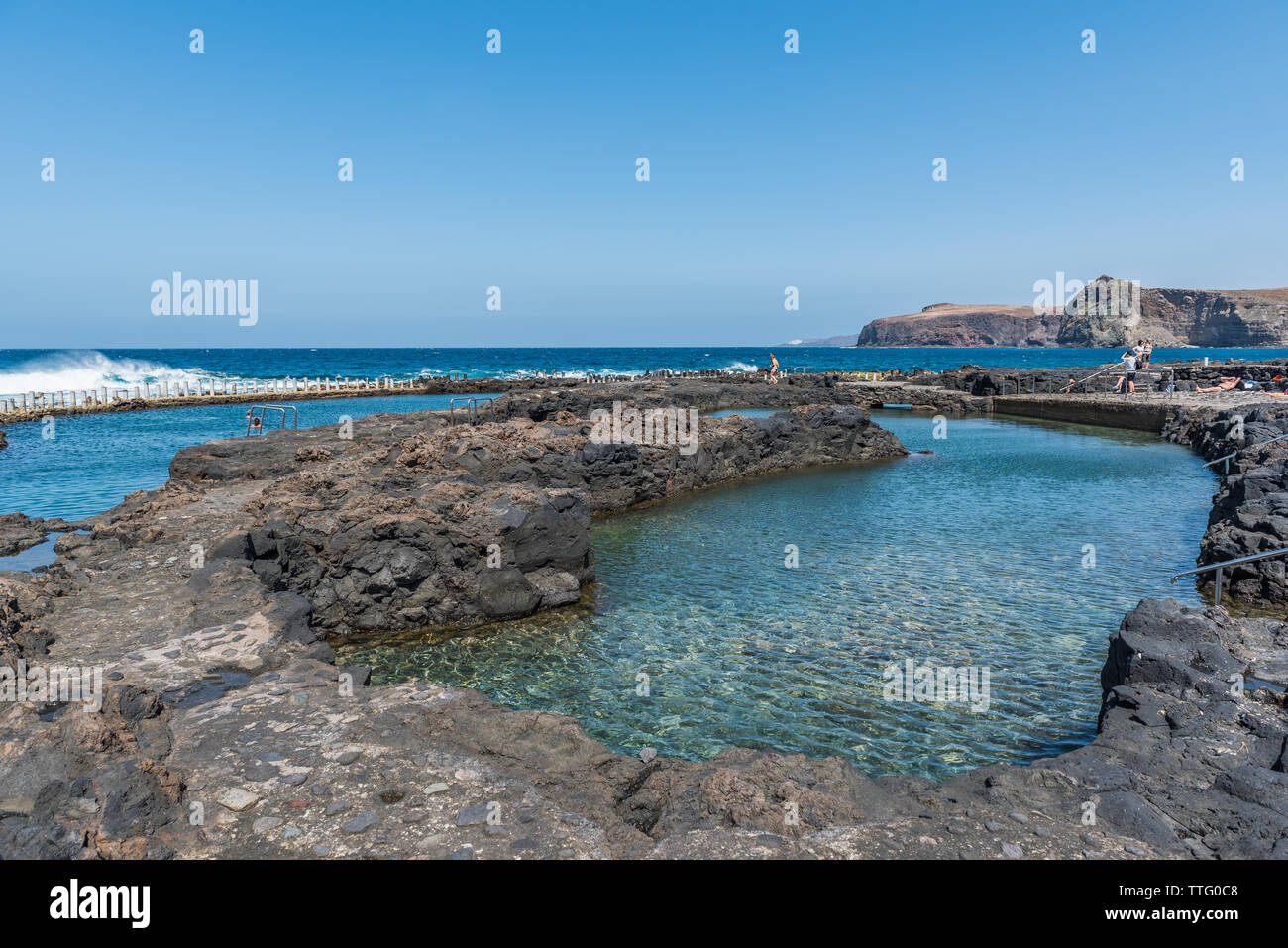 PUERTO DE LAS NIEVES, Gran Canaria, España - 11 de marzo de 2019: piscina  natural de Las Salinas de Agaete en El Puerto de Las Nieves. Espacio para  copiar texto Fotografía de stock - Alamy