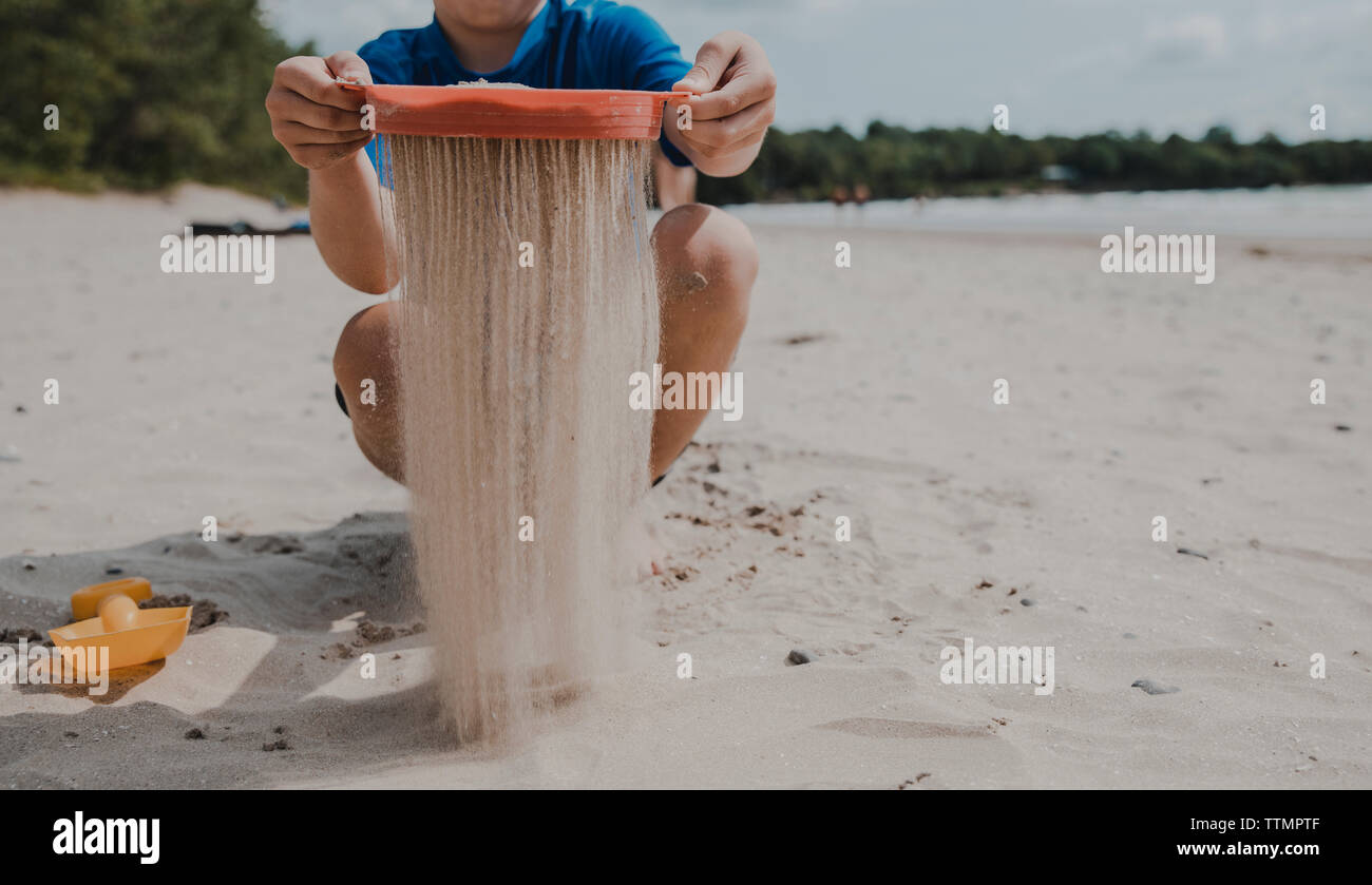 Tamiz de arena de grava fotografías e imágenes de alta resolución - Alamy