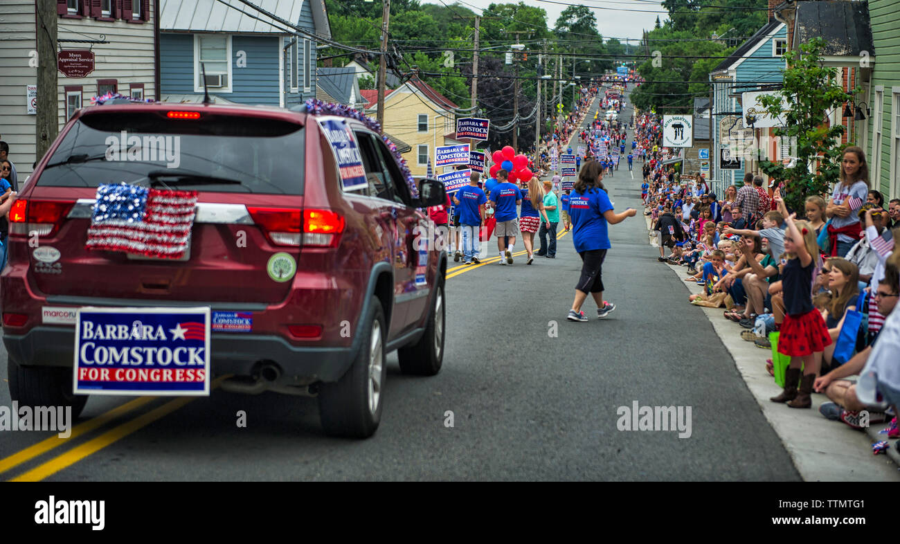 Estados Unidos Julio 4, 2016 Barbara Comstock, RVA., 10º Distrito