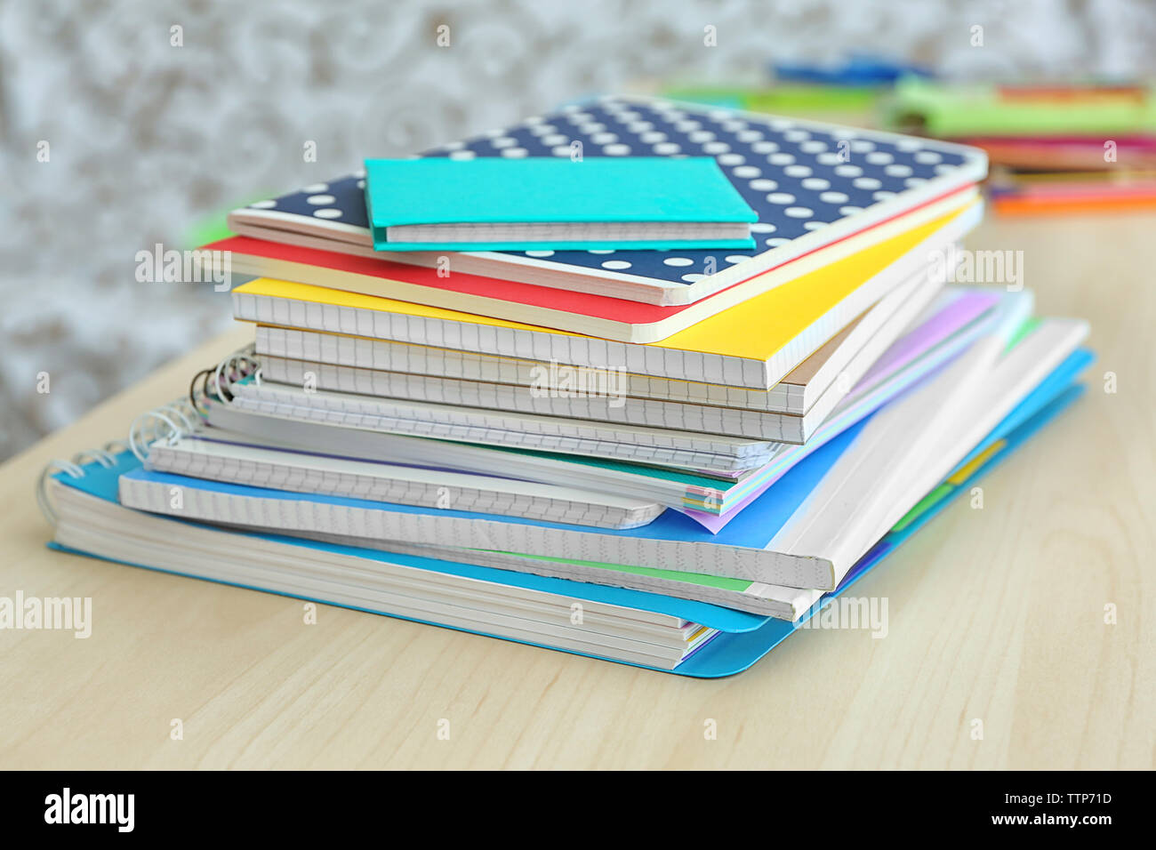 Cuadernos escolares fotografías e imágenes de alta resolución - Alamy