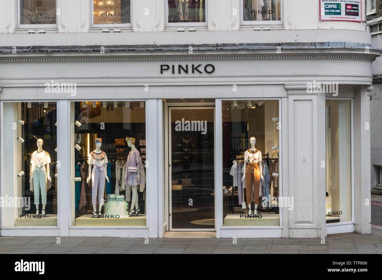 Brompton Road en Londres, Reino Unido - 28 de mayo de 2019: Pinko tienda en Londres Foto de stock