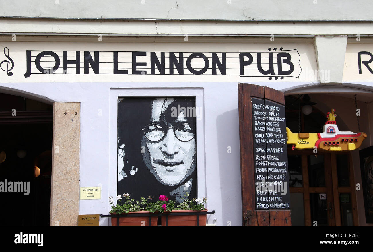 John Lennon Pub en Praga Foto de stock